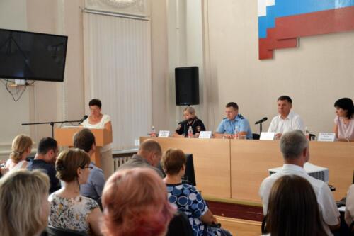 Состоялся отчет главы Администрации Семикаракорского городского поселения А. Черненко перед населением